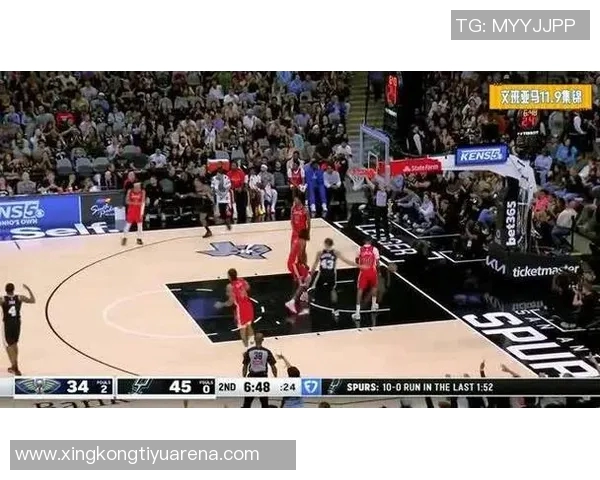 文班在挡拆后华丽转身空接背扣展现惊人弹跳与技巧